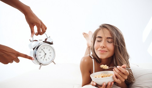 ¿Puede la falta de sueño afectar a los efectos de la restricción calórica sobre el peso?