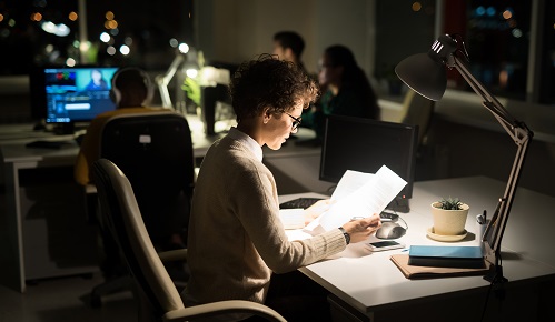 El impacto del trabajo nocturno en el ritmo circadiano y cómo mitigarlo
