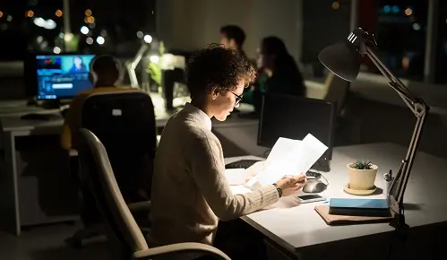 El impacto del trabajo nocturno en el ritmo circadiano y cómo...