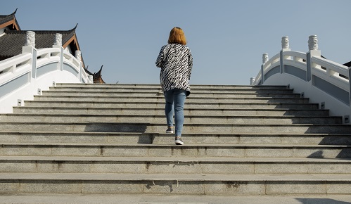 ¿Cómo ayuda subir escaleras a nuestra salud?